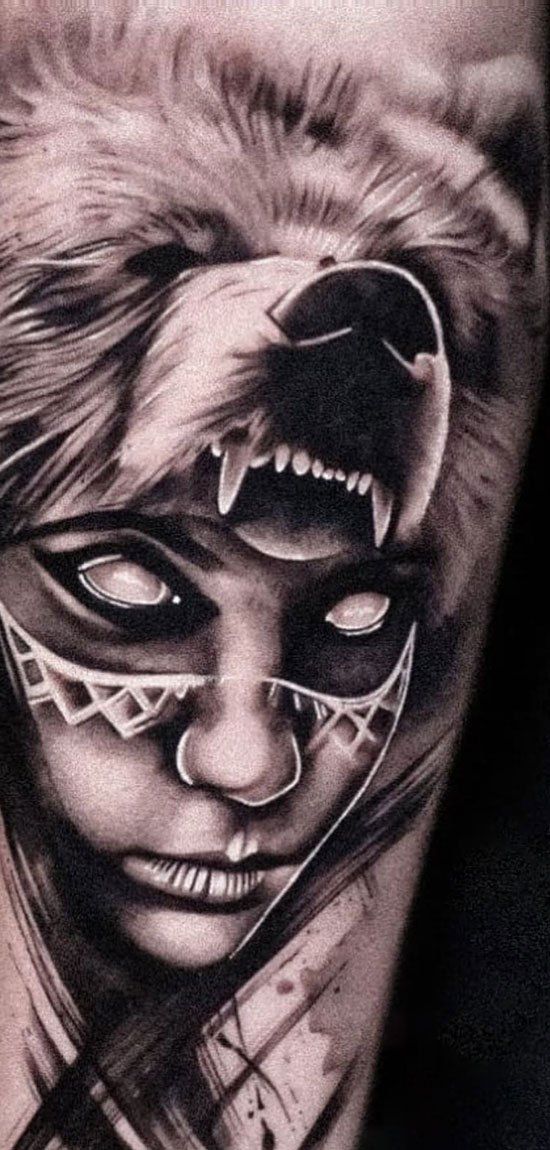 Oli - Tattoo - Frau mit Bärenfell